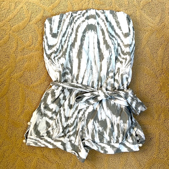 Ladies like new Guess romper - Picture 1 of 3